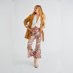 Youthquake Printed Crop Flare Jeans — 30